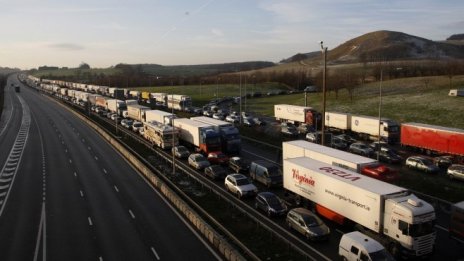 Шофьорите на камиони ще влизат с тест за COVID във Великобритания?