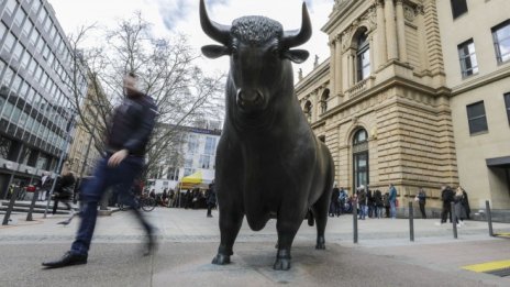 Европейските акции поскъпват в края на волатилна седмица