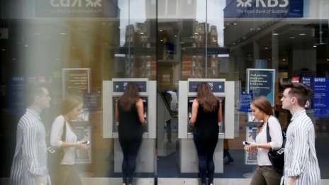 RBS започва да таксува големи корпорации за депозитите им