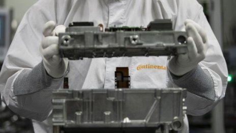 Continental сигнализира за проблеми с рентабилността заради недостига на чипове