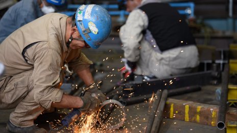 Икономическият растеж на Япония за второто тримесечие бе ревизиран надолу