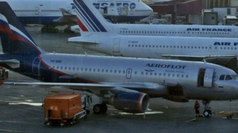 Украйна забрани полетите на „Аерофлот“ и „Трансаеро“ до страната