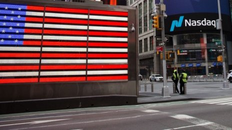 Китайските компании бързат да напуснат американския фондов пазар