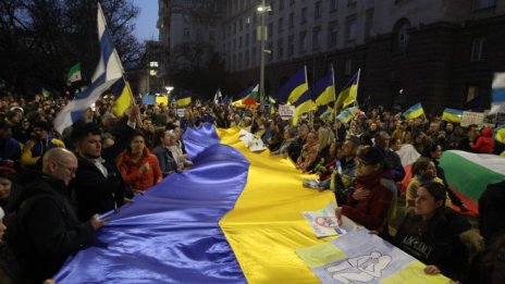 Мирно шествие в подкрепа на Украйна преминава през центъра на София