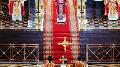 Православните християни по света посрещнаха Възкресение Христово под блокада