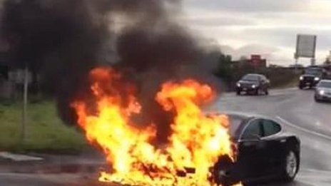Пожар срина Tesla с 10% за два дни