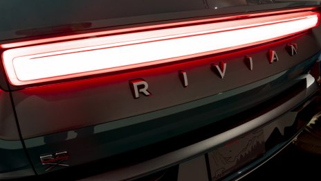 Пожар в производствен комплекс на Rivian е нанесъл щети на множество електромобили