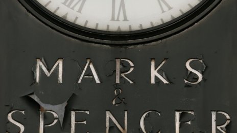 Силното търсене на дамски дрехи разшири приходите на Marks & Spencer 