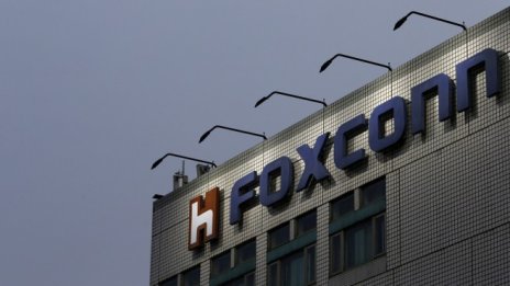 Hon Hai Precision Industry отчете най-големия спад на печалбата си от 9 години