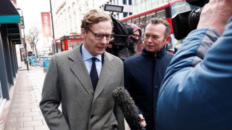 Бившият ръководител на Cambridge Analytica даде спорни показания пред властите