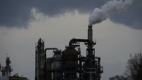 Цената на петрола се покачва насред спекулации за решението на ОПЕК+*