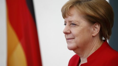 Натискът над Меркел расте