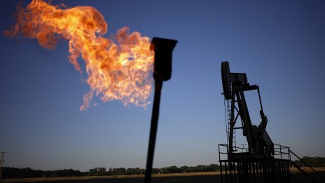 Опасения около търсенето потискат цените на петрола*