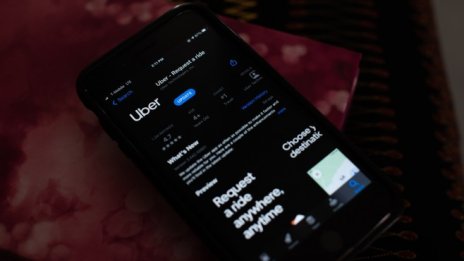 SoftBank продава една трета от дела си в Uber