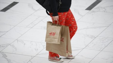 Ръстът на приходите на H&M се забавя заради войната в Украйна