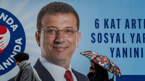 Съд в Истанбул е удължил мярката за задържане на бившия кмет на Истанбул 