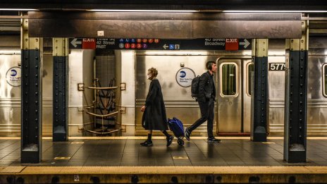 Продължаващите молби за помощи при безработица в САЩ сигнализират смекчаване на пазара на труда