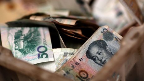 Китай няма да девалвира валутата си, заяви китайският централен банкер И Ган