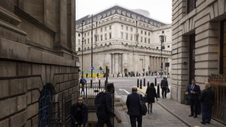 Увеличение на заплатите спрямо инфлацията единствено ще я влоши