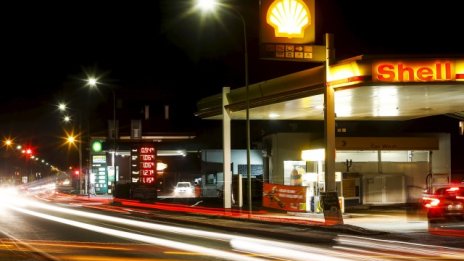 Годишната печалба на Shell се срина с 87%