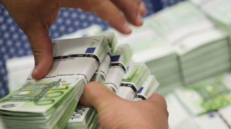 Германия обмисля лимит от 5000 евро при кешовите разплащания 