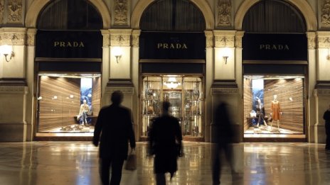 Когато ситуацията се усложни, руснаците купуват луксозни стоки