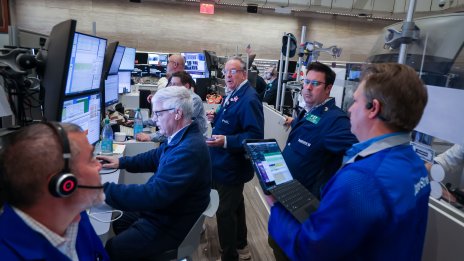 Технологичните акции повеждат спадовете на Wall Street*