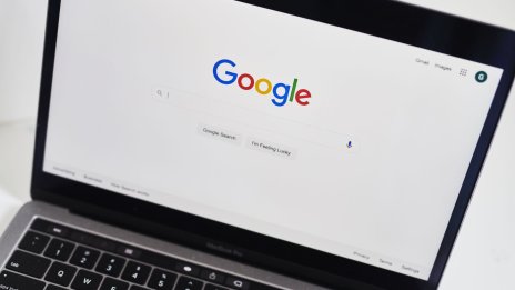 Компанията майка на Google отчете приходи и печалба над прогнозите заради облачните изчисления
