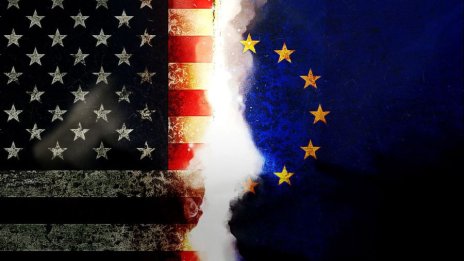 Какво означава бързо променящият се свят за парите?