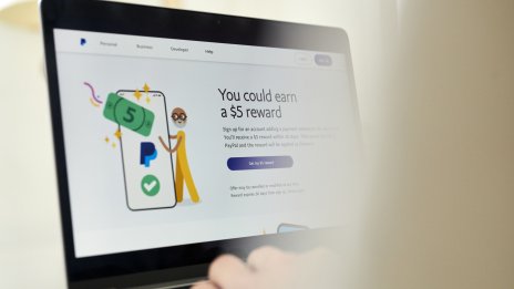 PayPal пуска обвързан с долара стейбълкойн и активизира измамниците