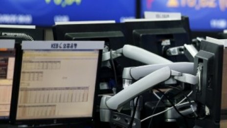 Азиатските пазари се представиха смесено на фона на търговското напрежение