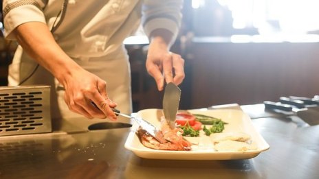 Безработицата през февруари се понижава до 6,2%