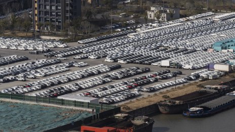 Китайските производители на електромобили предлагат нови потребителски стимули