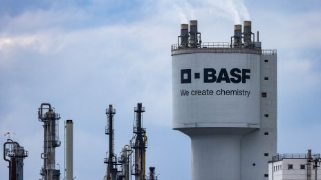 BASF свива дивидента, обмисля продажба на активи заради слабото търсене в Китай