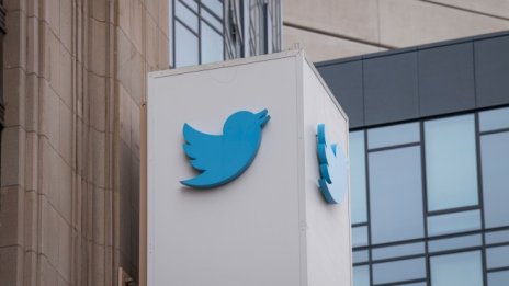 Рекламният бизнес на Twitter устоява на промените, въведени от Apple