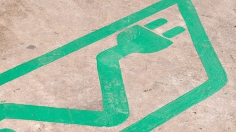 Битката за електромобилите: Алуминиево-въздушни vs. литиево-йонни батерии