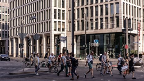 ЕЦБ: Ръстът на заплатите в еврозоната ще се забави през тази година