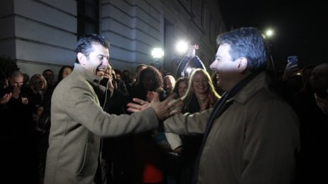 "Продължаваме промяната": България започва нов път