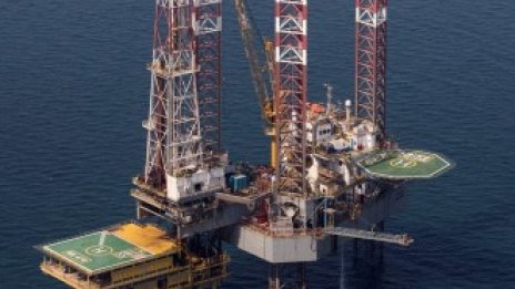 Петролът се насочва към най-големия си еднодневен ръст в историята*