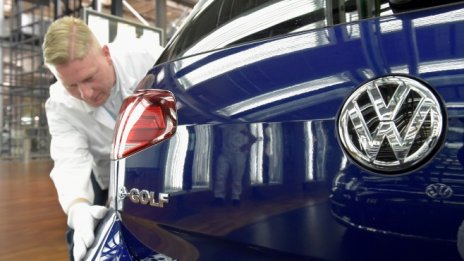 Volkswagen е продала хиляди рискови автомобили без проверка