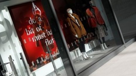 Debenhams отчете рекордна загуба, планира затварянето на 50 магазина