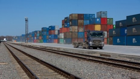 Търговският дефицит на България се сви с 40% през 2020 г.