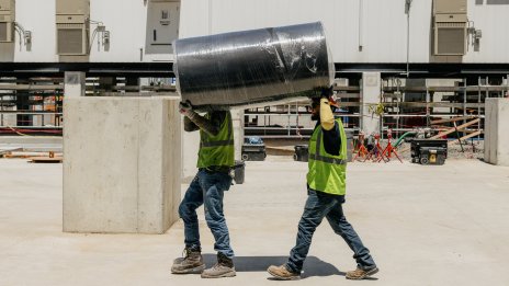 Секторът на услугите в САЩ расте с най-бързия си темп от средата на 2022 г.