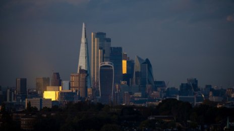 Служители на Ситито се готвят да живеят в Париж	