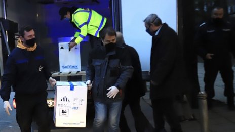 Първите дози от ваксината на Pfizer вече са в България