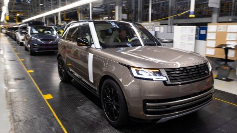 Стабилният Jaguar Land Rover помага на Tata да отчете печалба за пето поредно тримесечие