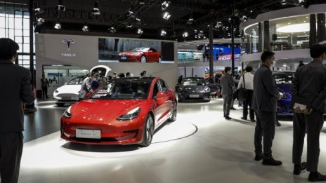 Tesla се извини на жената от изложението в Шанхай