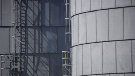 Петролът поевтинява след засилването на Covid вълната в Азия*