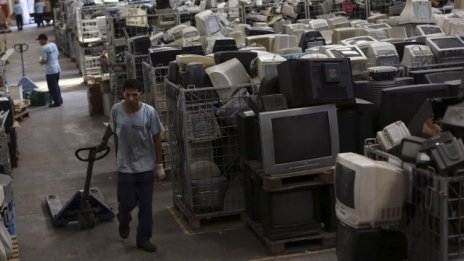 Как електронните боклуци могат да помогнат на бивши затворници