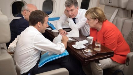 Меркел и Макрон се готвят да осъвременят Елисейския договор